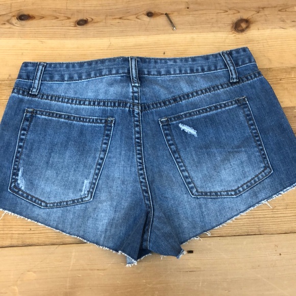 On thwelfth denim short cutoffs NWT frayed - Picture 5 of 5